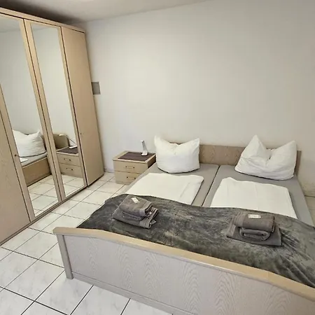 Апартаменты Kleine Ferienwohnung Beim Landgasthof Schoenblick