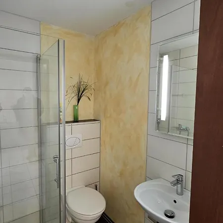 Апартаменты Kleine Ferienwohnung Beim Landgasthof Schoenblick *